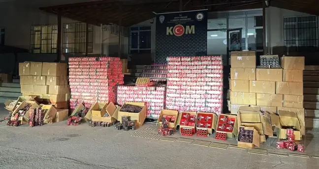 Hatay'da kaçakçılara operasyon: 52 bin adet gümrük kaçağı cinsel içerikli ürün ele geçirildi