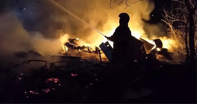 Hatay'da Çadır Yangını Ormanlık Alana Sıçradı