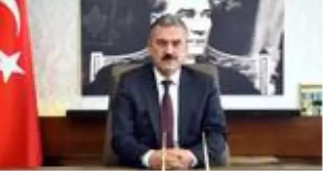 Erol Ayyıldız kimdir? Erol Ayyıldız kaç yaşında ve nereli? Erol Ayyıldız hayatı ve biyografisi! Yeni Esişehir valisi Erol Ayyıldız!