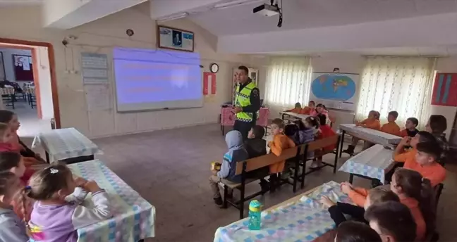 Edirne Jandarma Komutanlığı Öğrencilere Trafik Eğitimi Veriyor