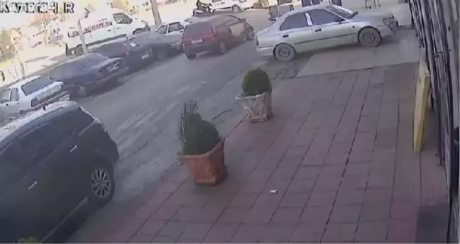Düzce'de park halindeki araca çarpan motosiklet sürücüsü yaralandı