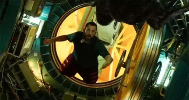 Netflix, Adam Sandler'in Başrolünde Olduğu Yeni Bilim Kurgu Filmi Spaceman'in İlk Fragmanını Paylaştı