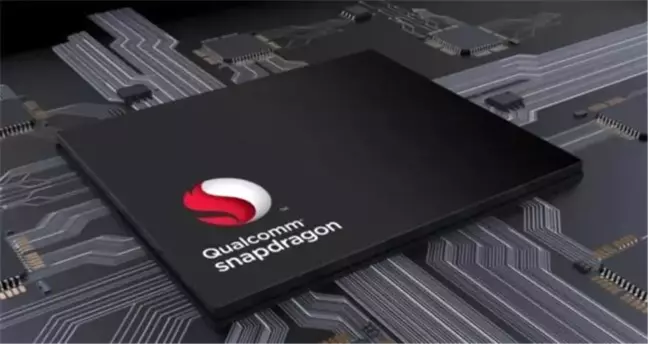 Qualcomm Snapdragon 8s Gen 3 kullanan ilk telefon Moto X50 Ultra olacak