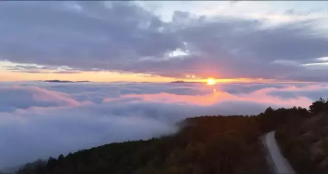 Sındırgı'daki Ulus Dağı'nda sis etkili oldu