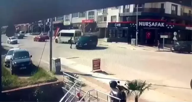 Bursa'da Park Halindeki Minibüs Kendiliğinden Hareket Etti!