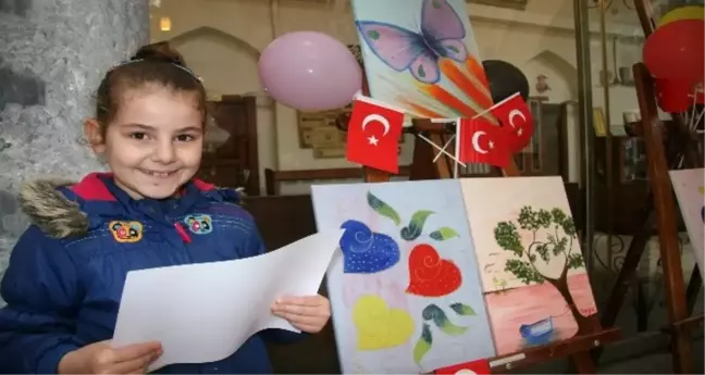 Afyonkarahisar'da Minik Eller Resim Sergisi