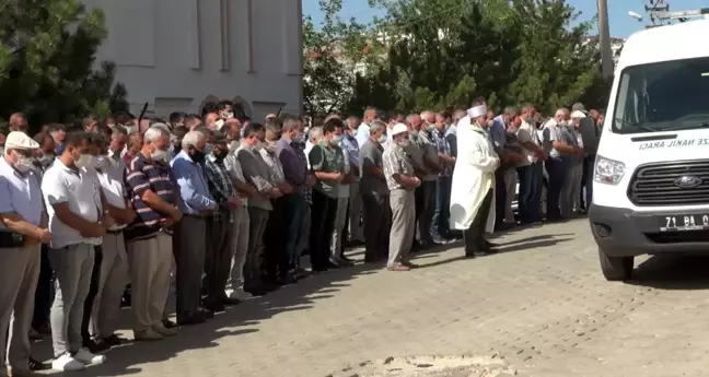 Son dakika haberi | Trafik kazasında hayatını kaybeden öğretmen çift ve çocukları Kırıkkale'de toprağa verildi