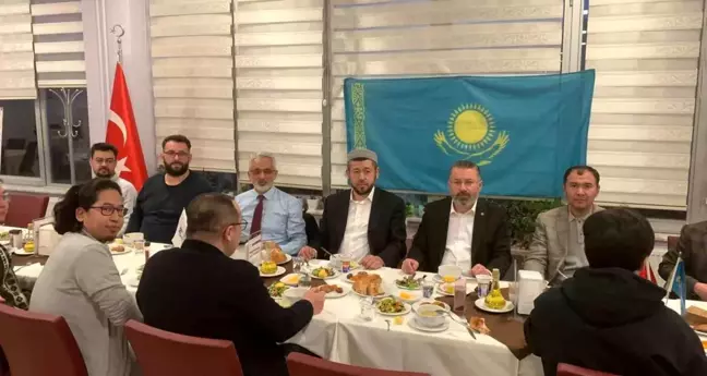 Karabük Üniversitesi Rektörü Kazakistanlı öğrencilerle iftarda buluştu