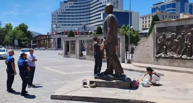 Atatürk anıtına baltalarla saldırdılar! Olay nerede oldu? Şahıslar tutuklandı mı?