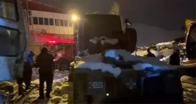 Hakkari'de Tavuk Kümesinde Yangın: 70 Hayvan Telef Oldu