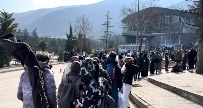 Uludağ Teleferiği Arıza Yaptı: Turistler Saatlerce Kuyrukta Bekledi