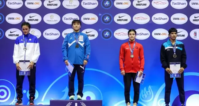 Elvira Kamaloğlu U23 Dünya Güreş Şampiyonası'nda bronz madalya kazandı