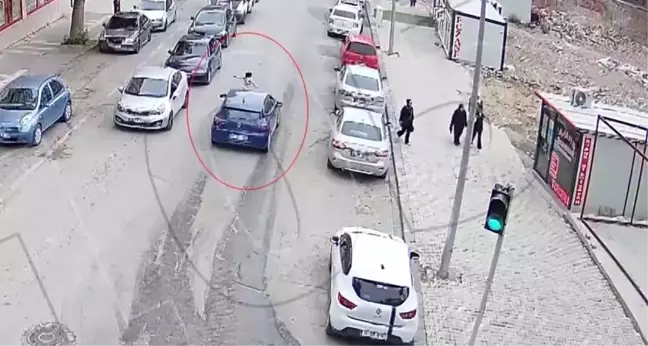 Malatya'da Küçük Çocuğa Otomobil Çarptı, Kaza Anı Kamerada