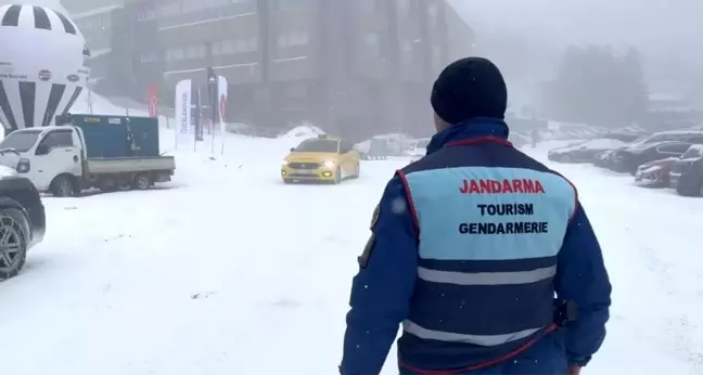 Uludağ'da Kar Yağışı ve Turist Yoğunluğu