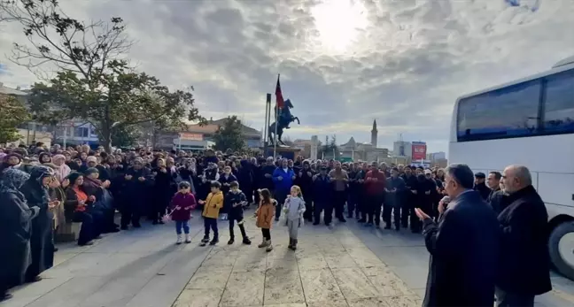 Kırşehir'de 40 vatandaş Diyanet İşleri Başkanlığı organizasyonuyla umreye uğurlandı