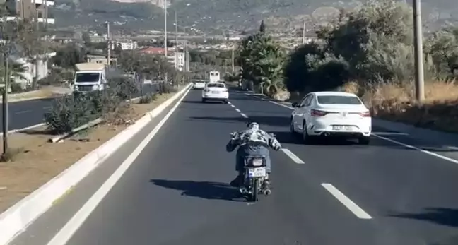 Milas'ta Kask Takmayan Motosiklet Sürücüsü Tehlikeli Sürüş Yaptı