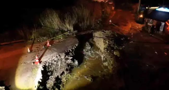 Çanakkale'de Şiddetli Yağış Köprüyü Çökertecek Kadar Etkili Oldu