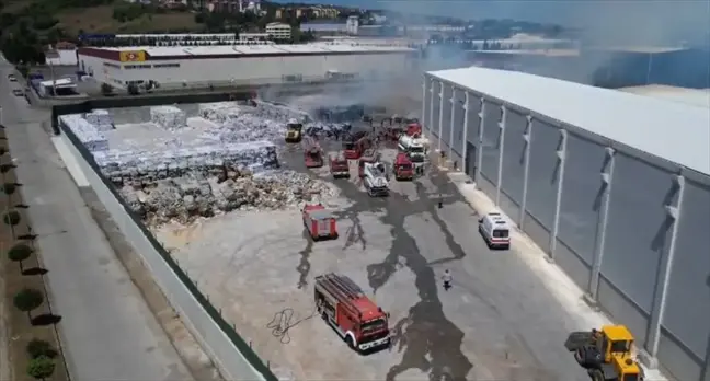 Zonguldak'ta Kağıt Fabrikasının Bahçesinde Yangın