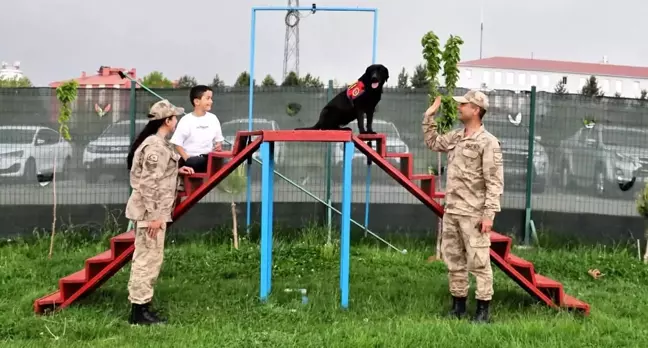 Bingöl'de şehit çocuğu jandarmada unutulmaz bir gün geçirdi