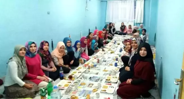 Soğuk Çeşme Kız Kur'an Kursu'nda İftar