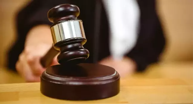 İş Adamının Evine Kamera Yerleştirirken Hırsız Diye Yakalanmışlar