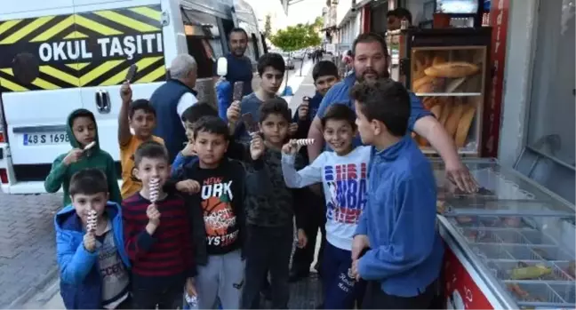 Çocuklara 23 Nisan Dondurması
