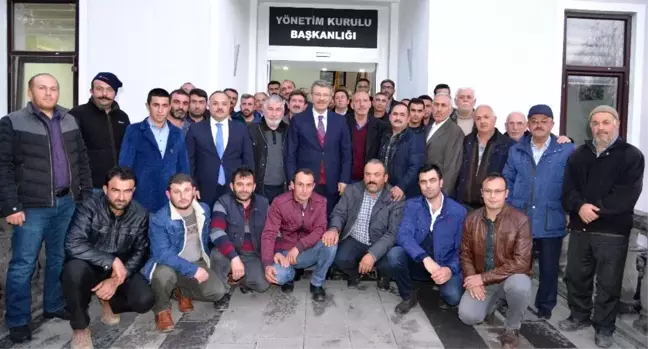 Sarıoğlan oda başkanları ve çiftçilerden Başkan Akay'a kampanya sonu teşekkür ziyareti