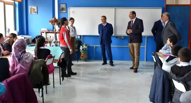 Resim yarışmasında dereceye giren öğrenciler ödüllendirildi
