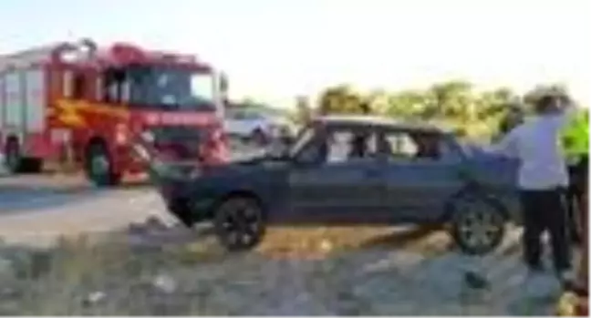 Denizli'de otomobiller çarpıştı: Baba ve 2 oğlu yaralı