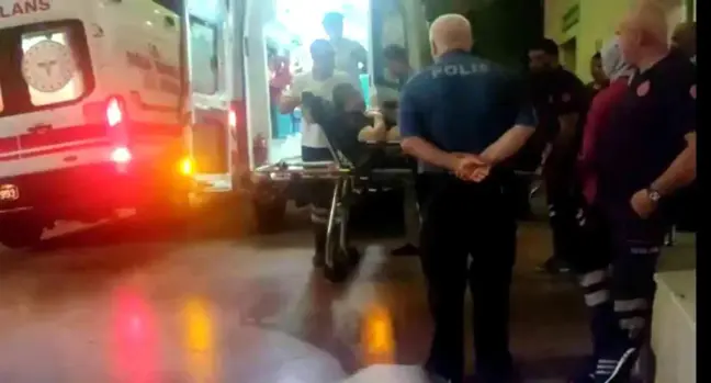 Son dakika haberi! Kavgayı ayırmak isteyen şahsı bıçaklayıp kayıplara karıştılar