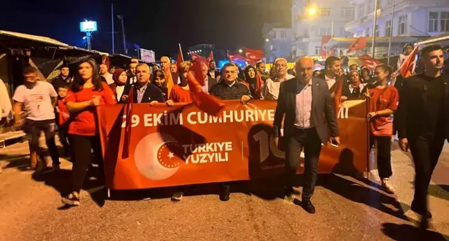 Sinop'ta 29 Ekim Cumhuriyet Bayramı kutlamaları fener alayıyla yapıldı