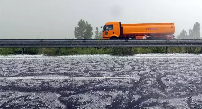 Kars'ta Sağanak Sonrası Yağan Dolu Hayatı Olumsuz Etkiledi