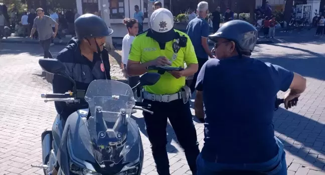 Kula'da Motosiklet Sürücülerine Kask ve Trafik Kuralları Eğitimi