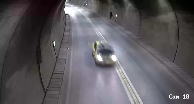 Amasya'da Taksi Sürücüsü Kaput Açılan Araçla Kazayı Önledi