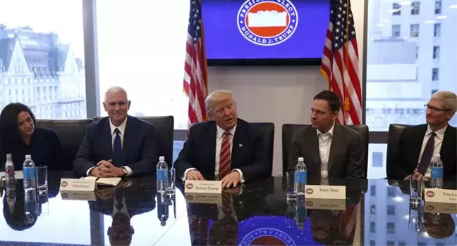 Trump, ABD'li Teknoloji Devlerinin Yöneticileriyle Buluştu