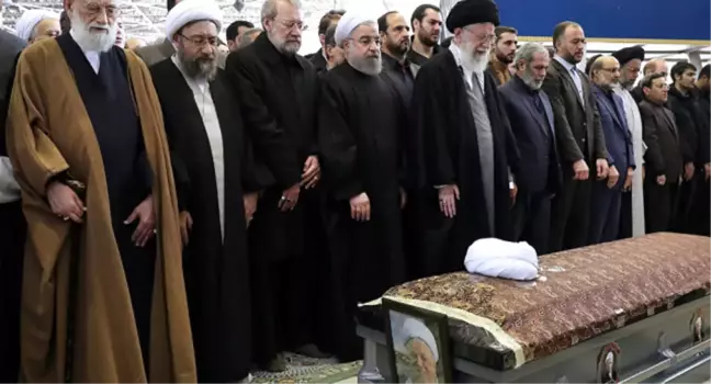 Rafsancani'nin Cenaze Töreninde Muhalif Lider Lehine Sloganlar Atıldı