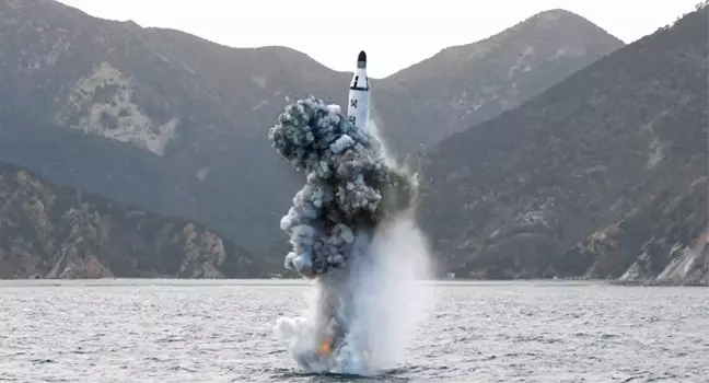 Kuzey Kore, Japon Denizi'ne Balistik Füze Fırlattı