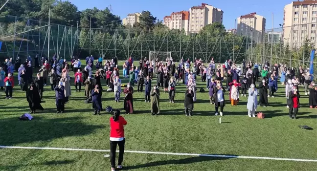 Gebzeli kadınlar açık havada spor yaptı
