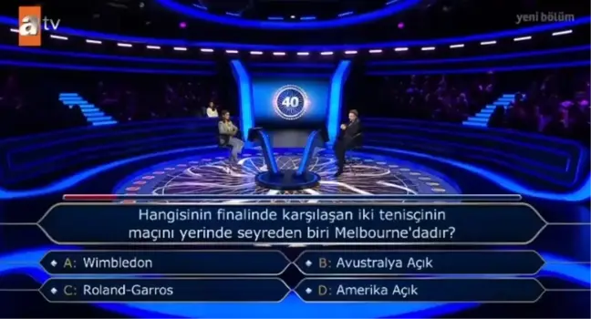 Hangisinin finalinde karşılaşan iki tenisçinin maçını yerinde seyreden biri Melbourne'dadır?