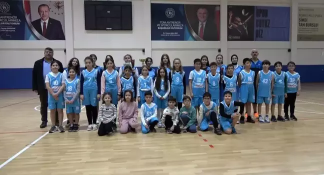 Tavşanlı Çınar Spor Kulübü U18 Kız Takımı İkinciliği Aldı