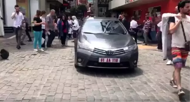 CHP'li Pekşen'den Kaymakamlık Aracının Caddeye Park Edilmesine Tepki