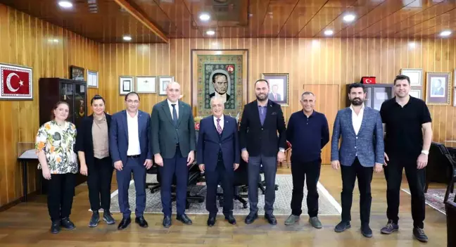 İşitme Engelliler Federasyonu Başkanı ve Yönetim Kurulu Üyeleri Erzurum Valisi'ni Ziyaret Etti