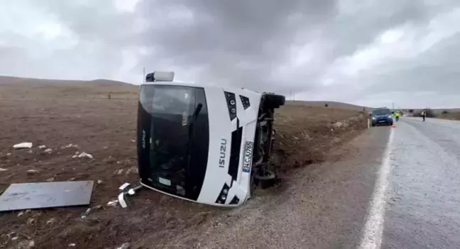 Afyonkarahisar'da Tur Otobüsü Devrildi: 3 Çinli Turist Yaralandı