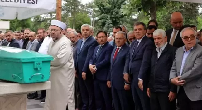 Abdullah Gül, amcasının eşi Yüksel Gül'ün cenazesine katıldı