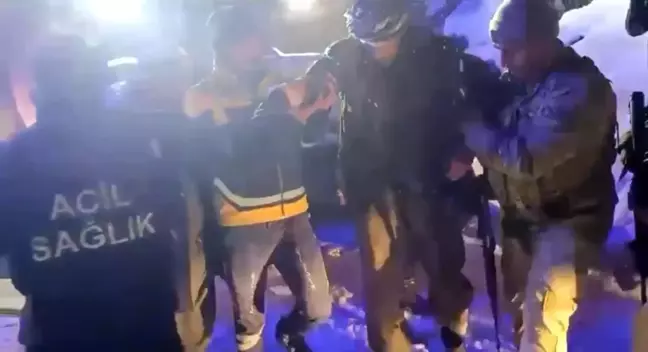 Şırnak'ta Bölücek köyünde yaşlı bir hasta için ekipler seferber oldu