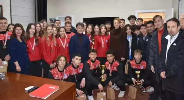 Gelibolu Belediye Başkanı, Başarılı Sporcuları Ağırladı