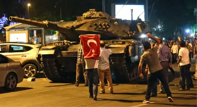 Tanktan Çıkan Emniyet Müdürünün Askerlere