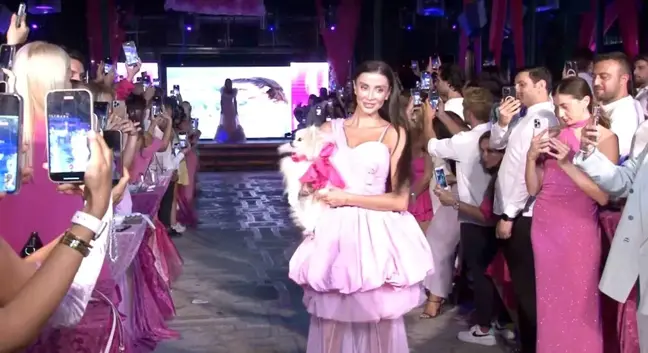 Modacı Cafer Andıç'ın 'Barbie' Konseptli Defilesi İstanbul'da Gerçekleştirildi