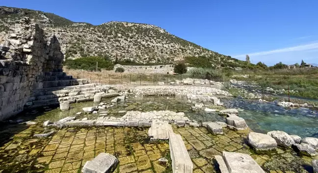 Antalya'daki Limyra Antik Kenti Ziyaretçileri Büyülüyor