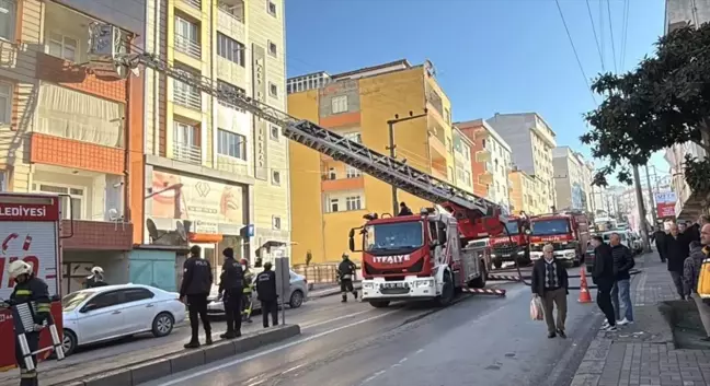 Kocaeli'nin Gebze İlçesinde Yangın Çıktı